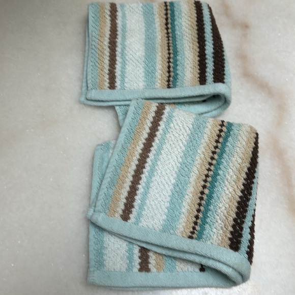 DKNY Wash Cloth Towels (2) - Picture 6 of 6